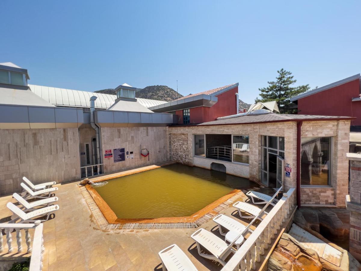 Spa Hotel Colossae Thermal Karahayit  Exterior foto The courtyard of the museum